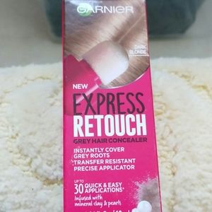 NWOT Express Retouch Roots temporary color